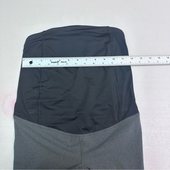 Ingrid & Isabel Gray Leggings Modern Athletic Design - Picture 3 of 7